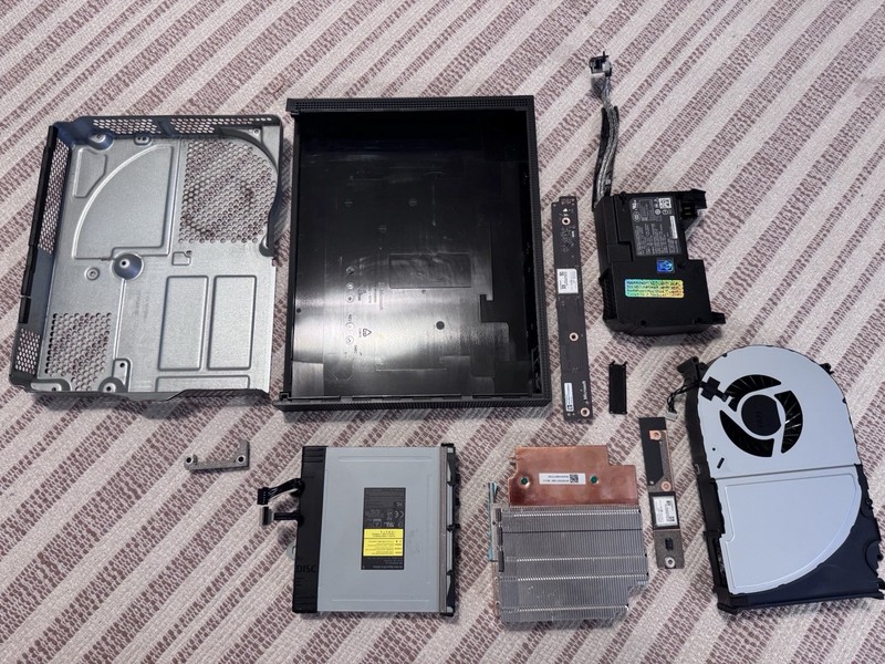 Microsoft Xbox One X – Parts And Pieces
