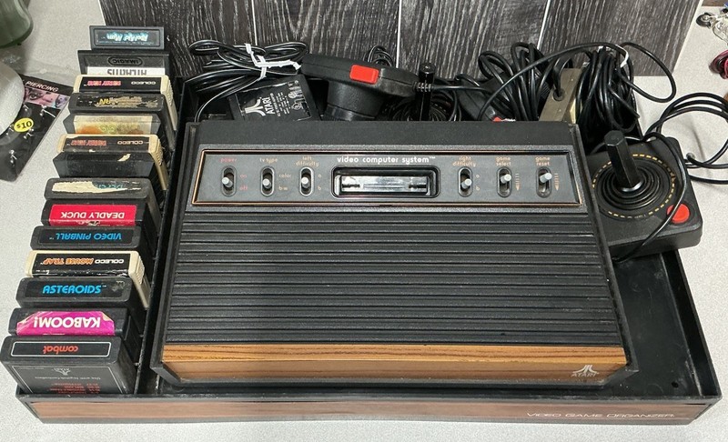 Atari CX-2600 Console 2 Joysticks 2 Paddles 14 Games Manual
