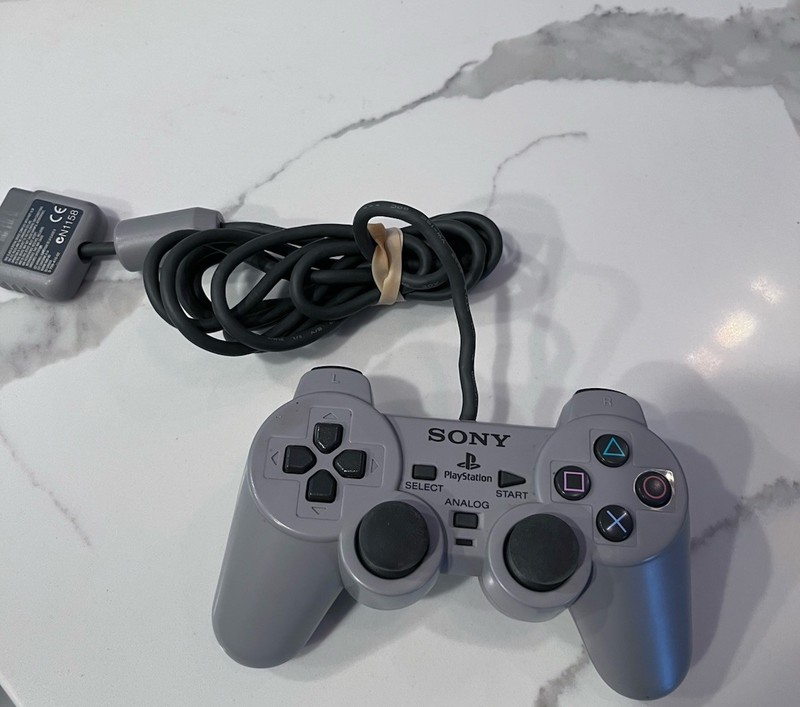 Sony PlayStation One - SCPH-101 Slim PS1 Console Bundle Clean! Tested! w/ 3 Game gallery