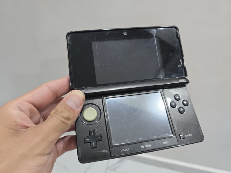 Nintendo 3DS Cosmo Black Handheld Console System CTR-001 gallery