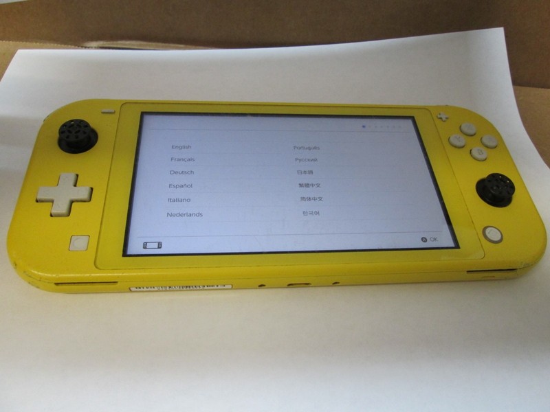 Nintendo Switch Lite HDH-001 32 GB Console -Yellow- Poor condition.