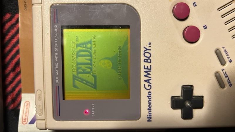 Game Boy DMG-01 The Legend Of Zelda Links Awakening Bundle With Box gallery