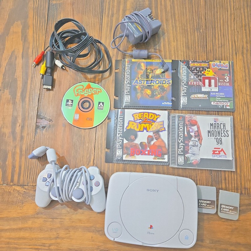 Sony PlayStation 1 PSOne Slim + 5 Games 2 Memory Cards 1 Controller