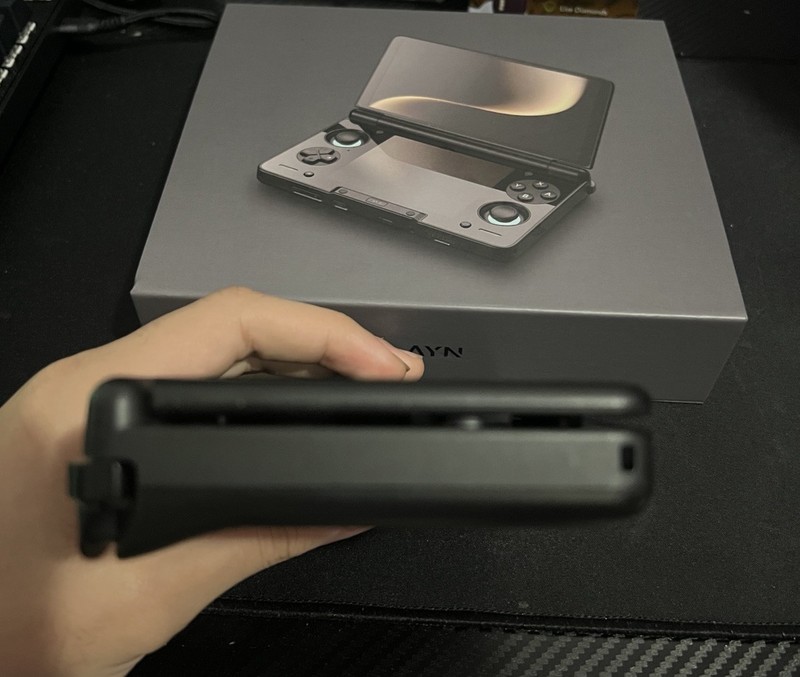 AYN Thor Android Handheld Gaming Console Max 16+ 1TB 1080p Wi-Fi USB-C Black gallery