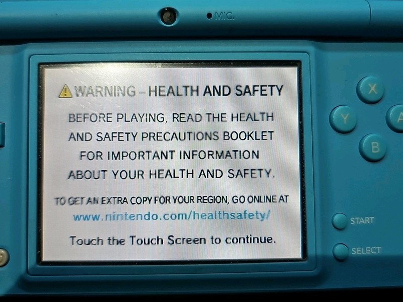 Nintendo DSi TWL-001 Light Blue gallery