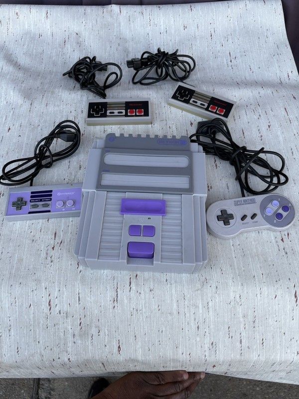 USED- Hyperkin Retron 2 Gray, 4 controllers, No AV or Power cable, Untested
