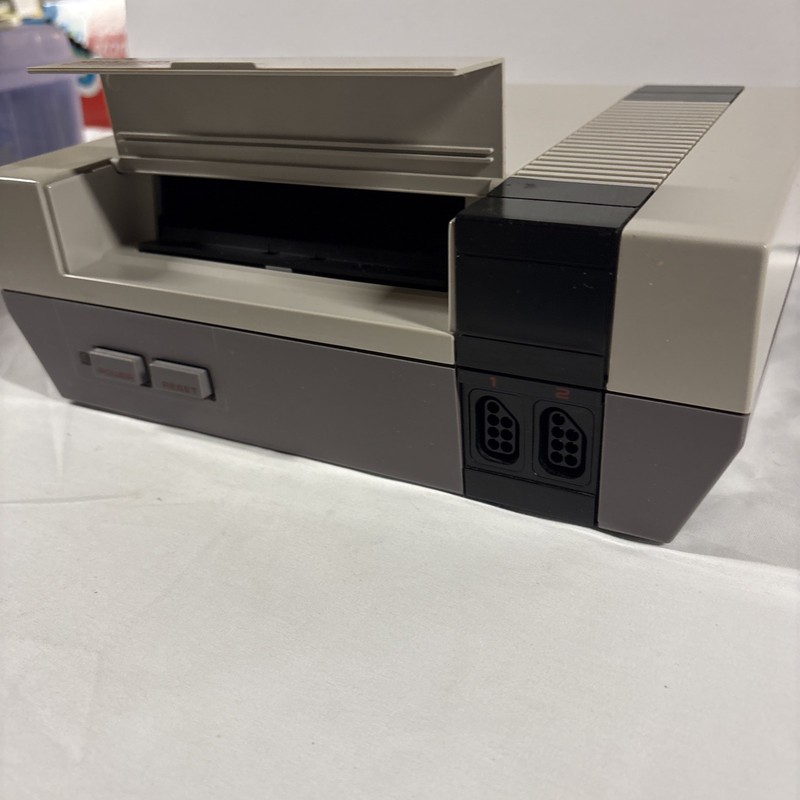 Vintage 1985 - NES Classic Model # NES - 001 Complete GameSystem Tested gallery