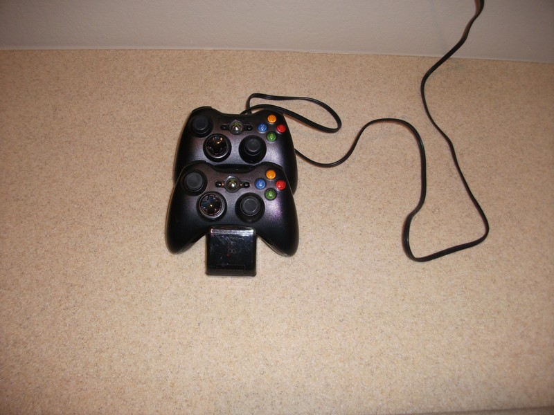 Xbox 360 4GB Kinect Console Disneyland Edition In Box with 13 Games gallery