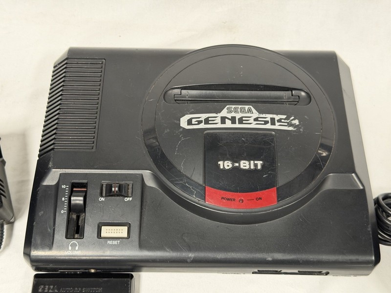 Sega Genesis Model 1601 Gen 1 Console System Bundle - Tested and Works gallery
