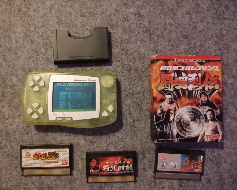 Bandai WonderSwan Green SW-001 + GAMES nobunaga’s ambition fighting legend