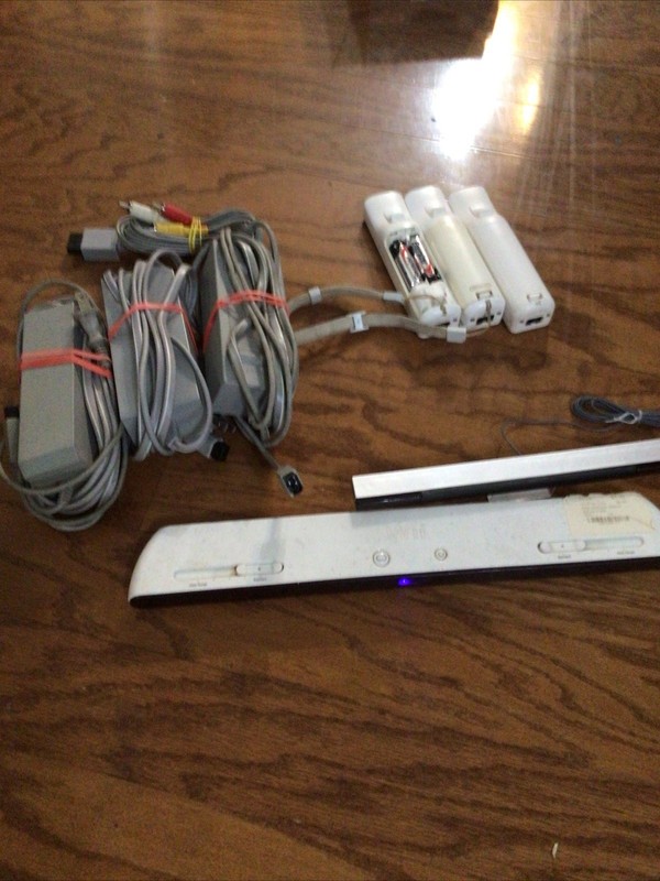 Nintendo Wii RVL-001 1TB & 2 RVL-001 standard 3 Power Chords Controllers gallery