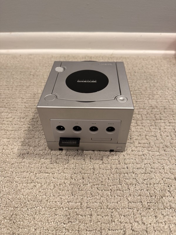 Nintendo GameCube Gaming System – Silver With 2 Controllers And Memory Card