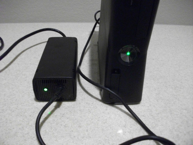 Xbox 360 4GB Kinect Console Disneyland Edition In Box with 13 Games gallery