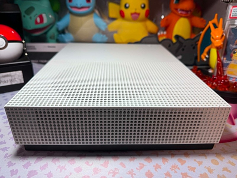 Microsoft Xbox One S 500 GB Console - White Used Tested Authentic Minor Wear gallery