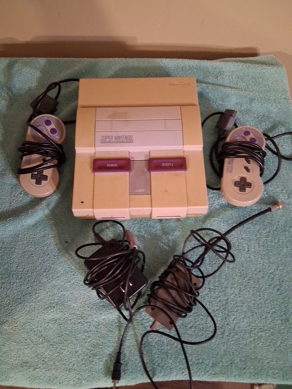 Super Nintendo SNS Console Bundle 2 Controllers Authentic Power Cord And Antenna