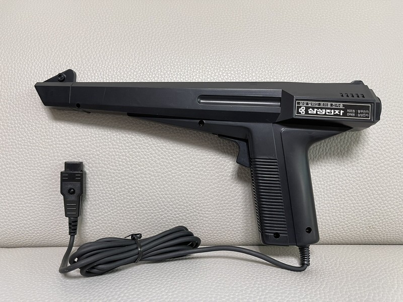 ULTRA RARE SAMSUNG Light Phaser Gun Gamboy Aladdinboy Sega SMS Brand New Korean