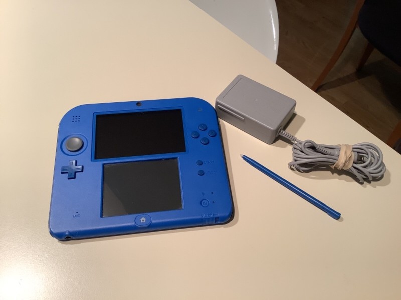 Nintendo 2DS Electric Blue Mario Kart 7 & 5 More Games Pre Installed Console