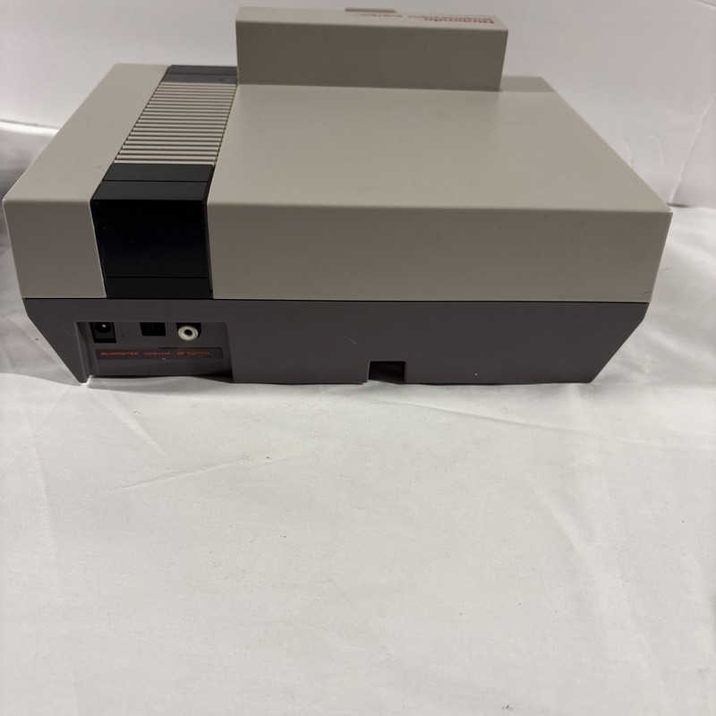Vintage 1985 - NES Classic Model # NES - 001 Complete GameSystem Tested gallery