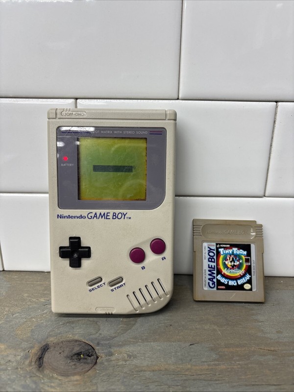 NINTENDO GAME BOY DMG-01 GRAY CONSOLE SYSTEM WITH GAME FREE SHIPPING!!