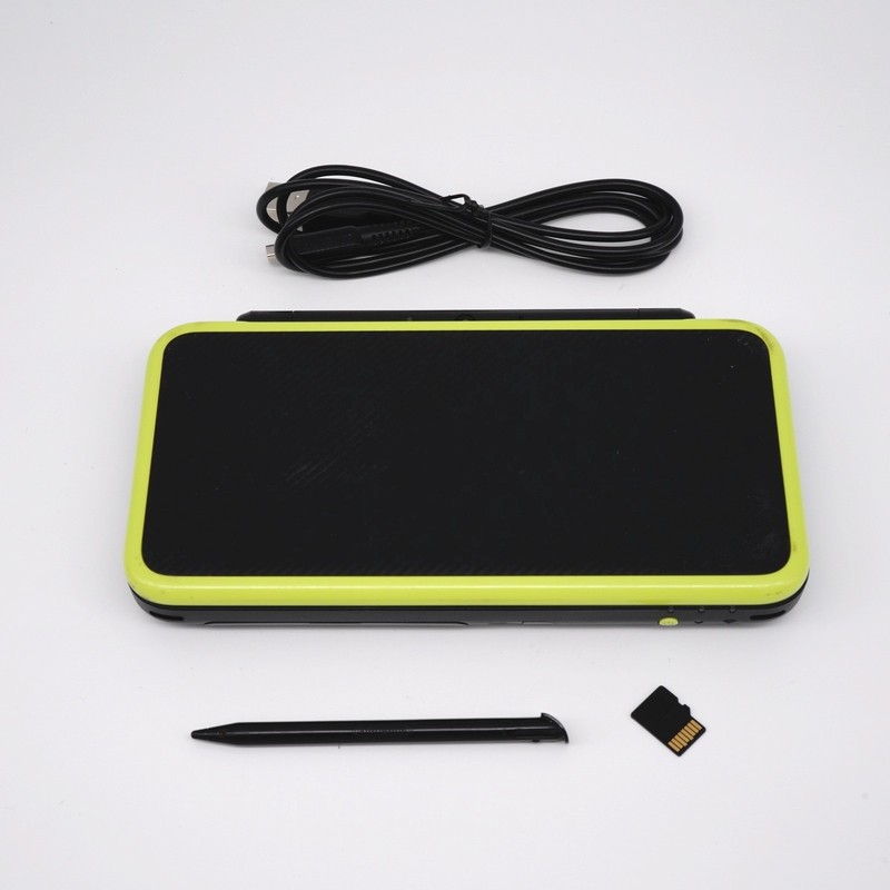 Nintendo «New» 2DS XL LL Console Black Lime 4GB +Charger + Stylus (USA Seller)