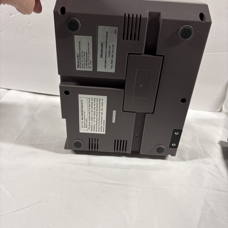 Vintage 1985 - NES Classic Model # NES - 001 Complete GameSystem Tested gallery