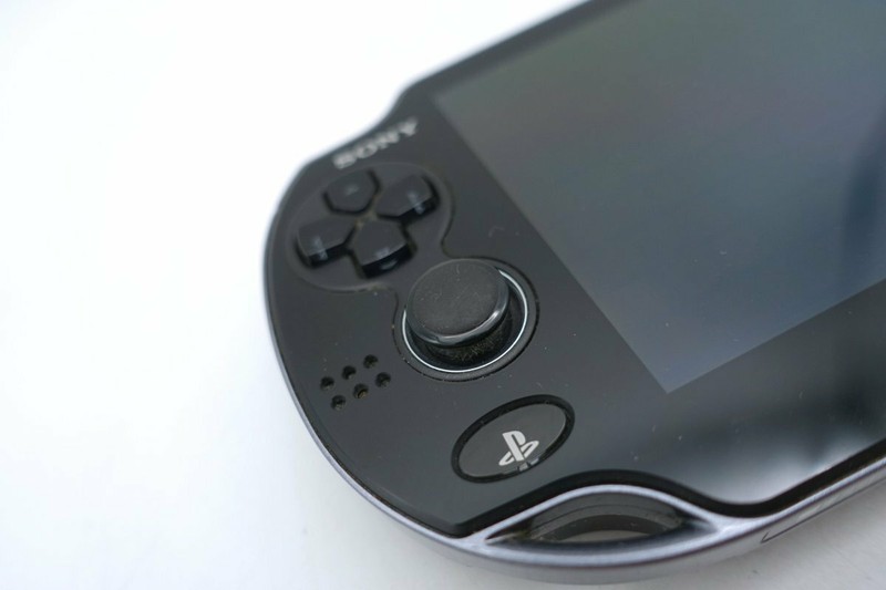 Playstation vita 3G / Wi-Fi model CRISTAL BLACK PCH-1100 japan 1000 series JP gallery