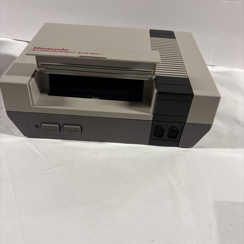 Vintage 1985 - NES Classic Model # NES - 001 Complete GameSystem Tested gallery