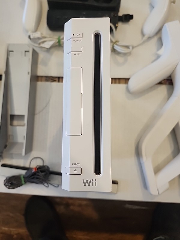 Nintendo RVL-101 Wii Console w 1 Generic Controller Chuck Gun OEM Charger Tested gallery