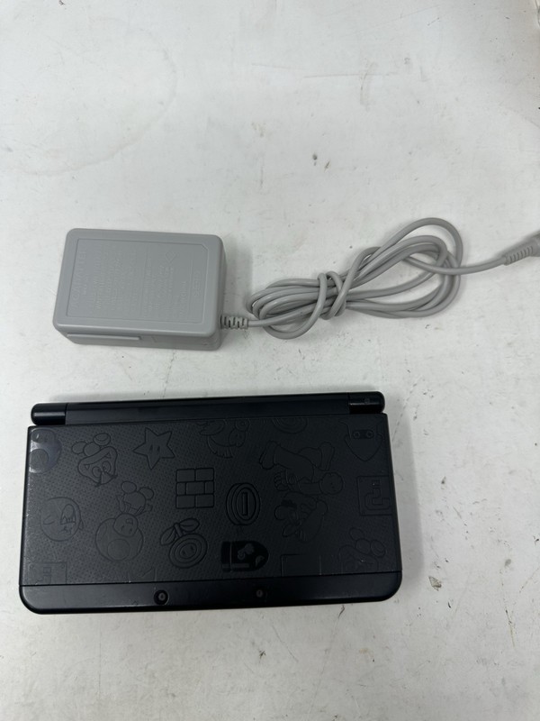 New Nintendo 3DS Mario Edition Black Friday Edition US Model W Charger