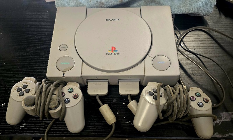 Sony Playstation 1 Console, 2 Controllers, All Cords, 2 Memory Cards, WORKING…