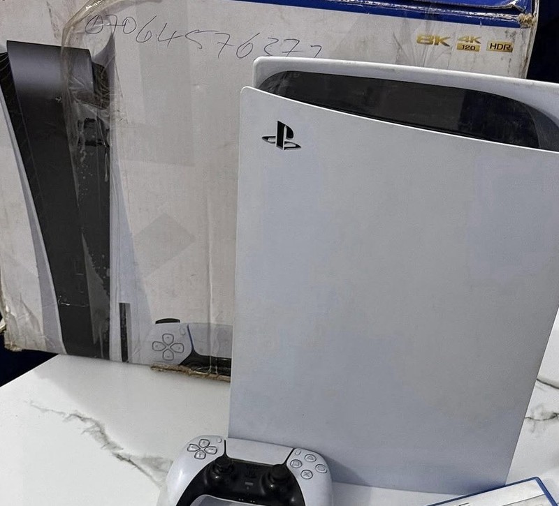 Sony PlayStation 5 Console 4K UHD Wi-Fi Blu-Ray w/ Controller White Black
