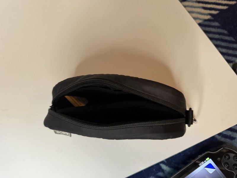 Sony PlayStation Vita PS Vita - Handheld Console - Black - PCH-1101 / Tested 8gb gallery
