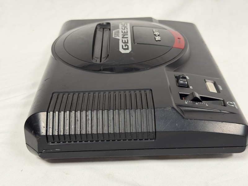 Sega Genesis Model 1601 Gen 1 Console System Bundle - Tested and Works gallery