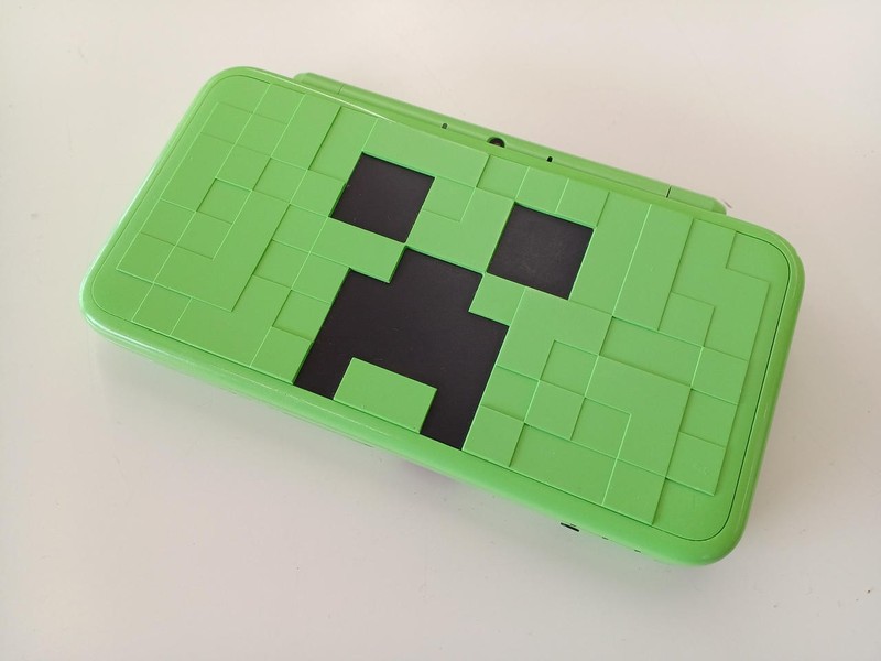 NEW 2DS LL Console: Minecraft Clipper Edition