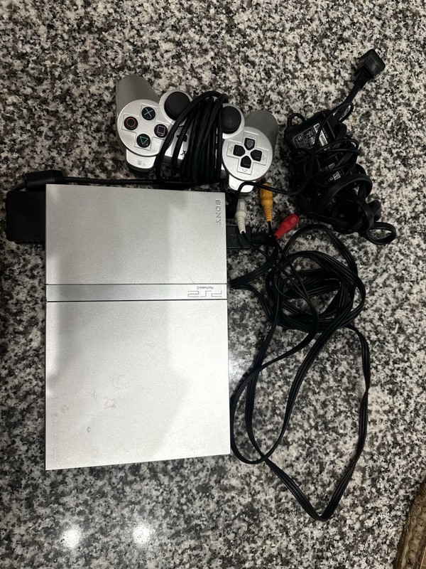 Sony PlayStation 2 Slim Silver Console Bundle 1 Controller COD 3 included