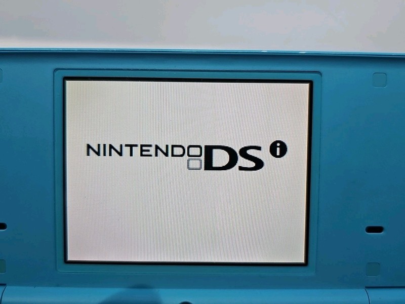 Nintendo DSi TWL-001 Light Blue gallery