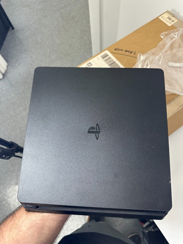 Sony PlayStation 4 Slim 500GB + 2 Controllers DualShock 4 gallery