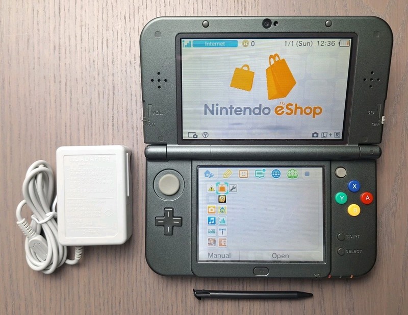 New Nintendo 3DS XL Metallic Black | Charger 32GB SD Card | REGION FREE