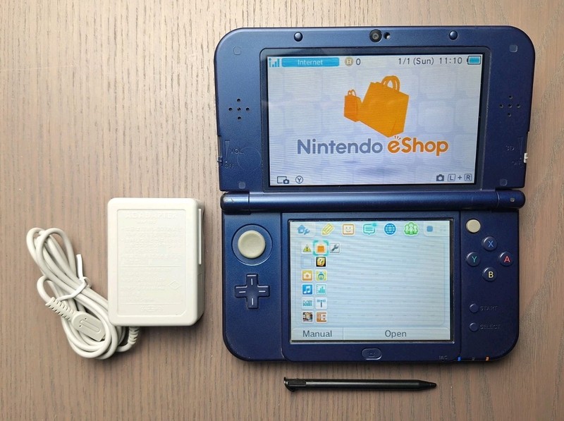 New Nintendo 3DS XL Metallic Blue Charger + 32GB SD Card | Region Free