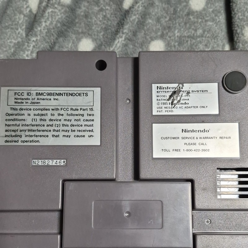 Nintendo NES Entertainment System Console NES-001 NTSC-U/C RF Gray 1985 gallery