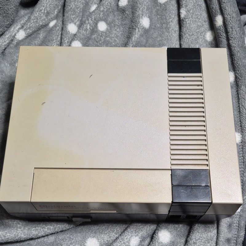 Nintendo NES Entertainment System Console NES-001 NTSC-U/C RF Gray 1985 gallery