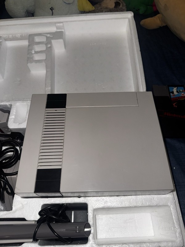 Nintendo NES Deluxe Set Console w/ R.O.B. & Zapper Light Gun gallery