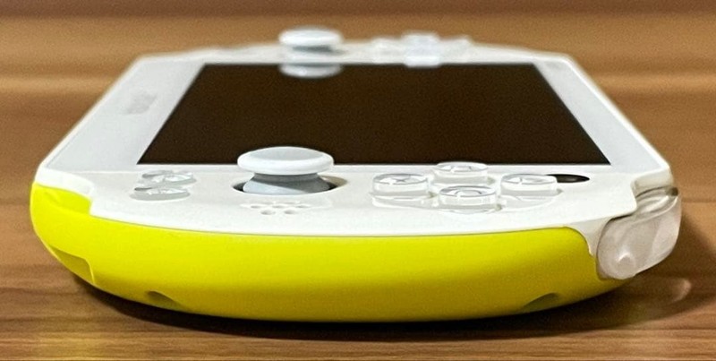 PS Vita Lime Green White PCH 2000ZA13 gallery