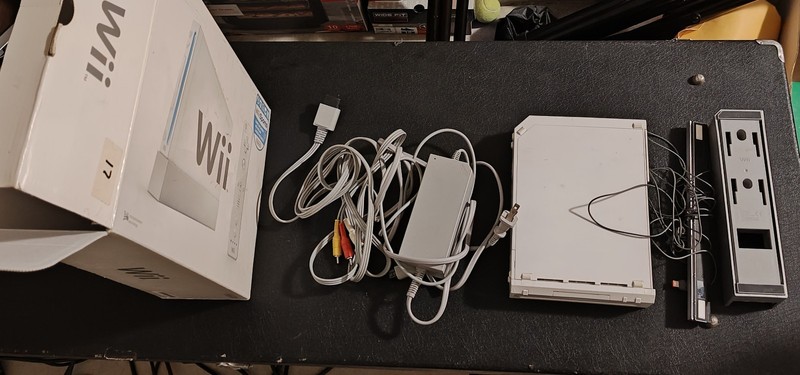 Nintendo Wii RVL-001 Console System White Complete in Box
