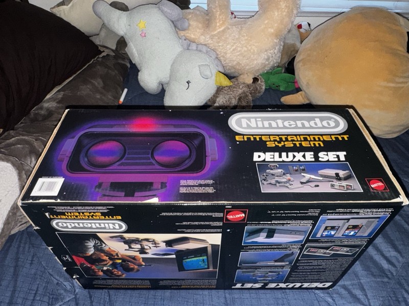 Nintendo NES Deluxe Set Console w/ R.O.B. & Zapper Light Gun gallery