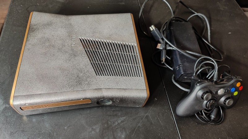 Xbox 360 S Console (Custom Painted)[Granite and Gold]