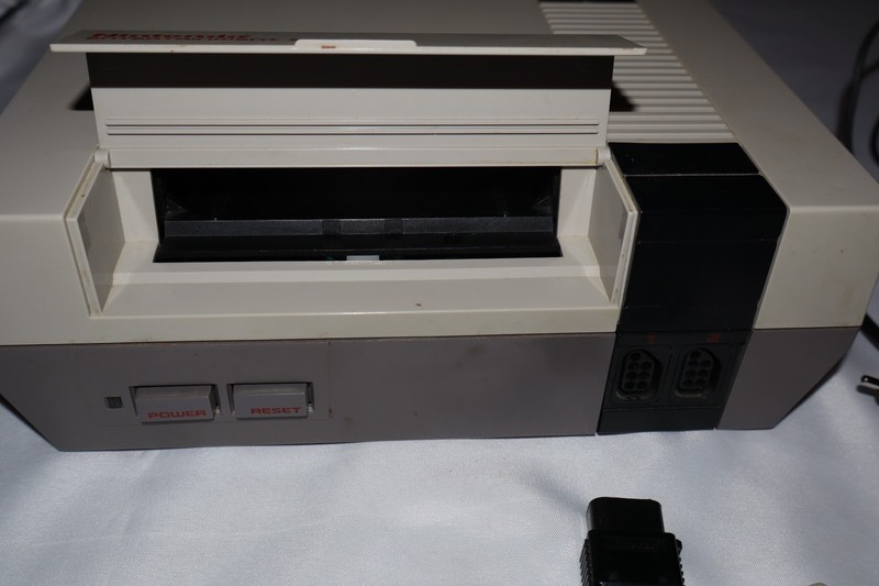 Nintendo NES Console 2 controllers A/V cord On Red Blinking Light Repair Parts gallery