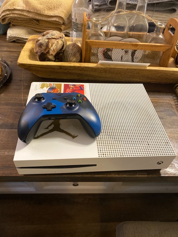 Microsoft Xbox One S 1TB Console - White gallery