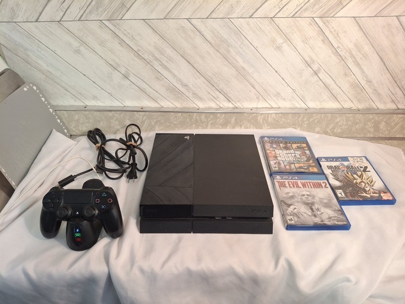 PlayStation 4 Ps4 500GB Console Bundle Games Cables Controller & Charging Dock