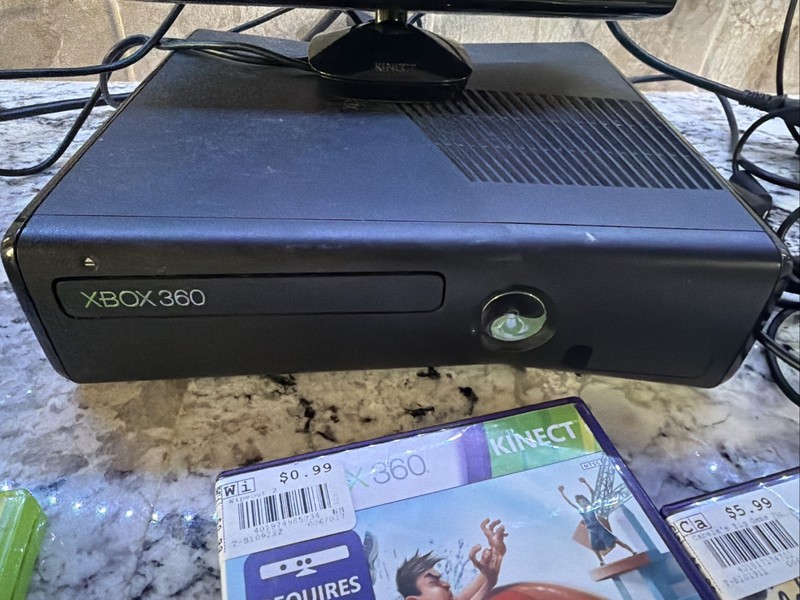 Xbox 360 S Slim W/ Kinnect Console Bundle w/ Controller & Games - Tested Works! gallery